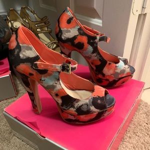Shoedazzle Floral Pumps